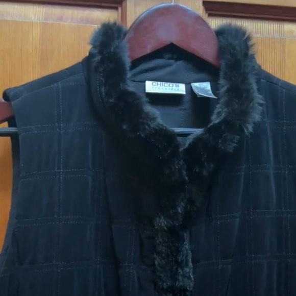 Chicos Faux Fur Traveler Trim Vest Quilted 4 hook/eye front closures Sz. 3=XL/16 - Picture 15 of 16